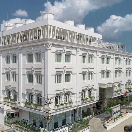 Guntūr Hotel Annapurna De Royal מראה חיצוני תמונה