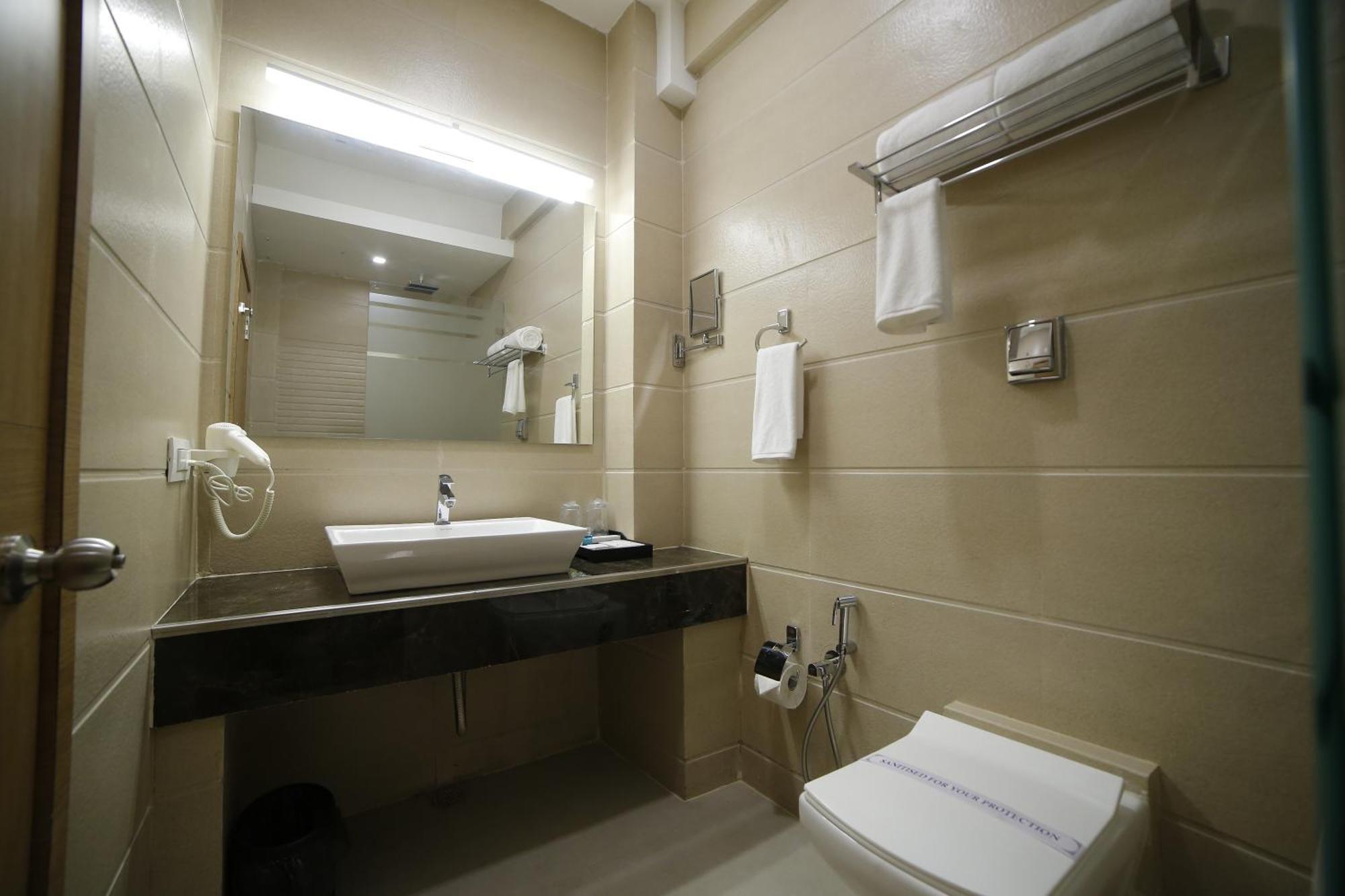 Guntūr Hotel Annapurna De Royal מראה חיצוני תמונה