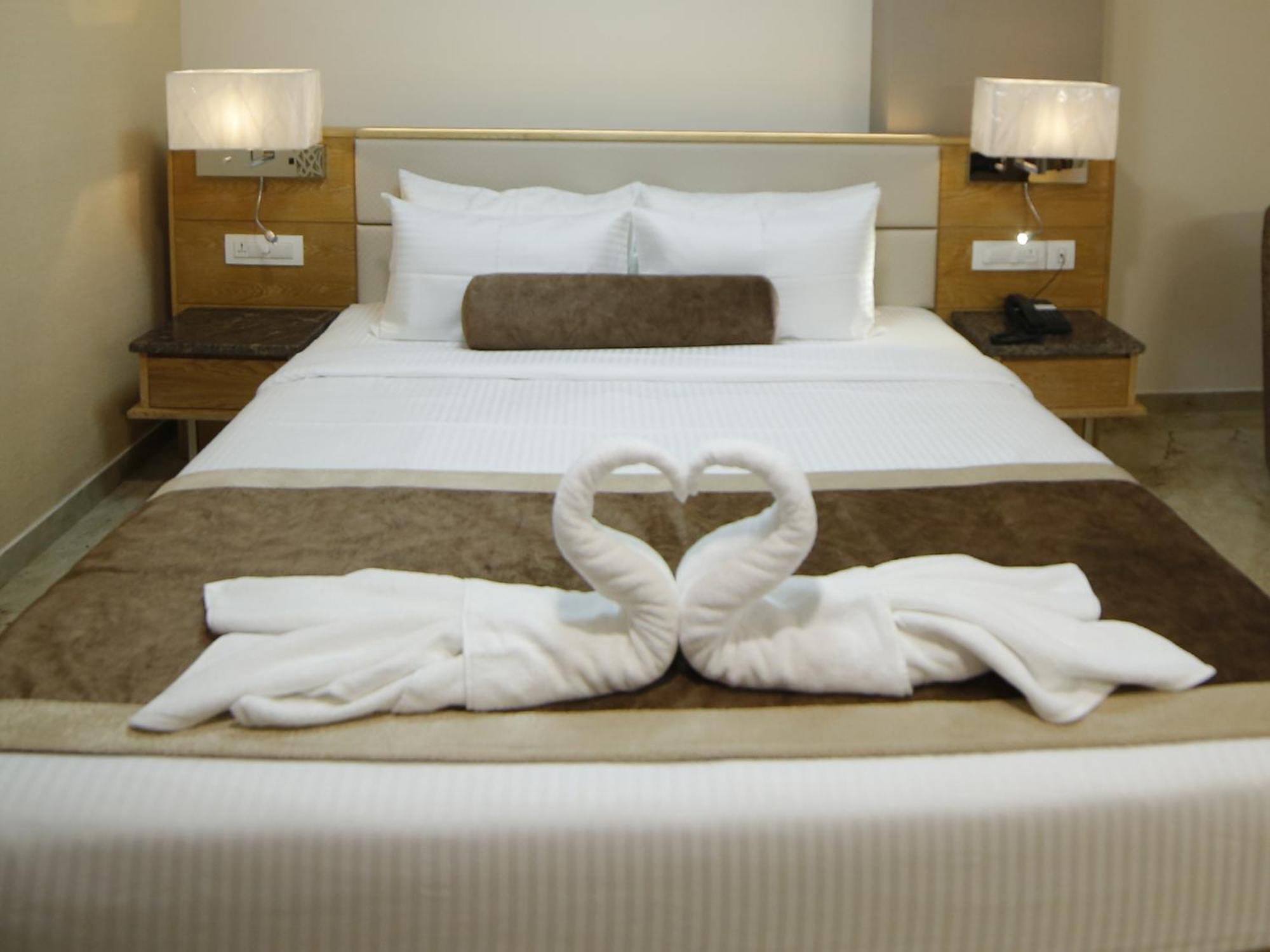 Guntūr Hotel Annapurna De Royal מראה חיצוני תמונה