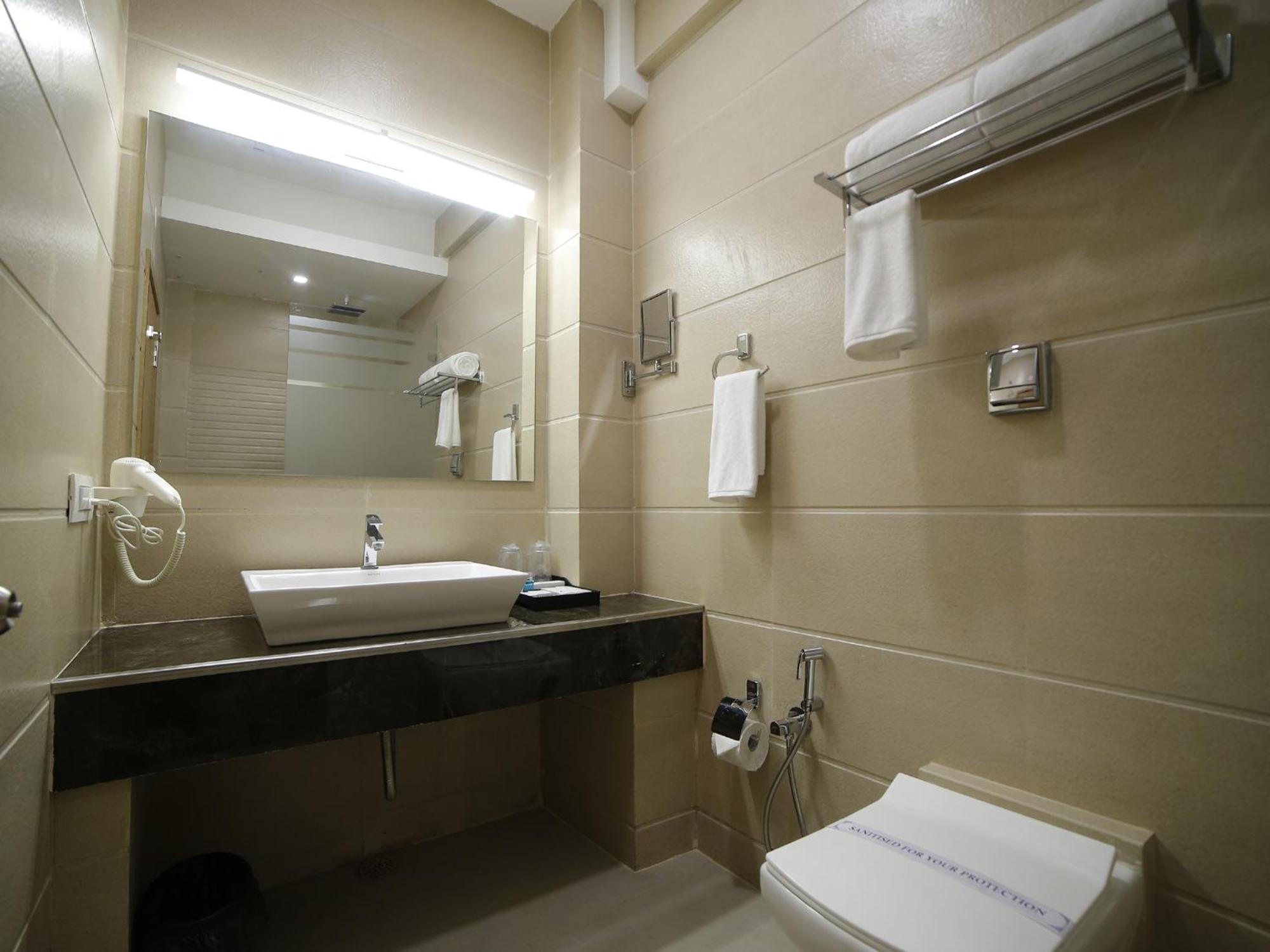 Guntūr Hotel Annapurna De Royal מראה חיצוני תמונה